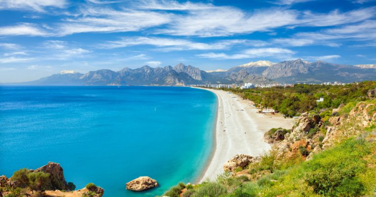 Konyaalti_Beach_in_Antalya_in_Turkey